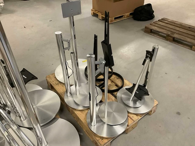 Diverse bang & olufsen tv standaards - afbeelding 9 van  17
