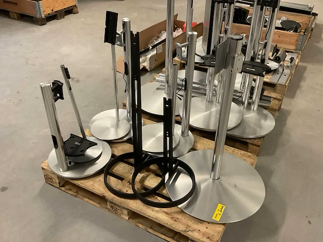 Diverse bang & olufsen tv standaards - afbeelding 10 van  17
