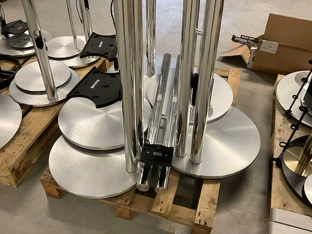 Diverse bang & olufsen tv standaards - afbeelding 12 van  17