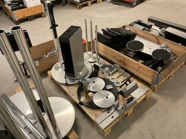 Diverse bang & olufsen tv standaards - afbeelding 13 van  17