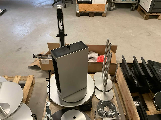 Diverse bang & olufsen tv standaards - afbeelding 15 van  17