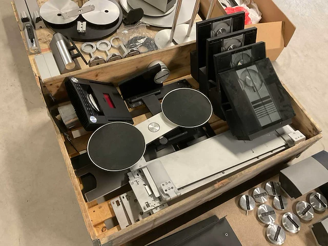 Diverse bang & olufsen tv standaards - afbeelding 17 van  17