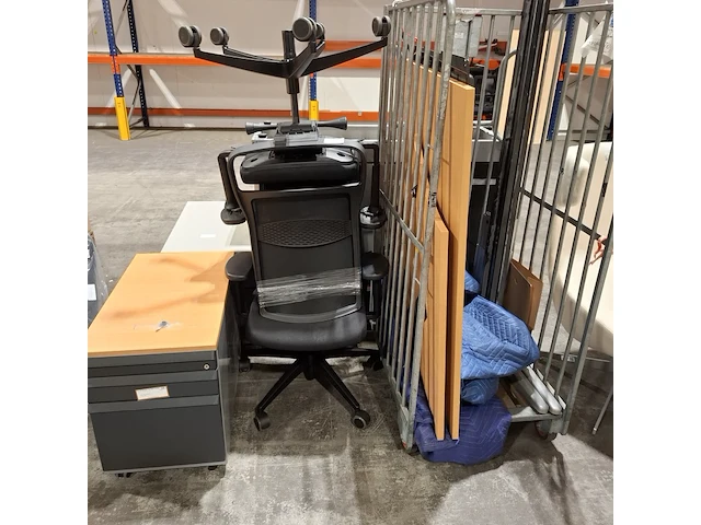 Diverse bedrijfsinventaris - afbeelding 1 van  8