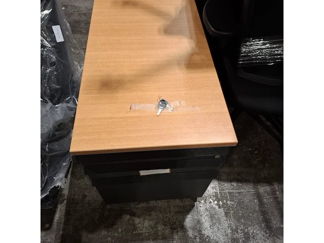 Diverse bedrijfsinventaris - afbeelding 2 van  8