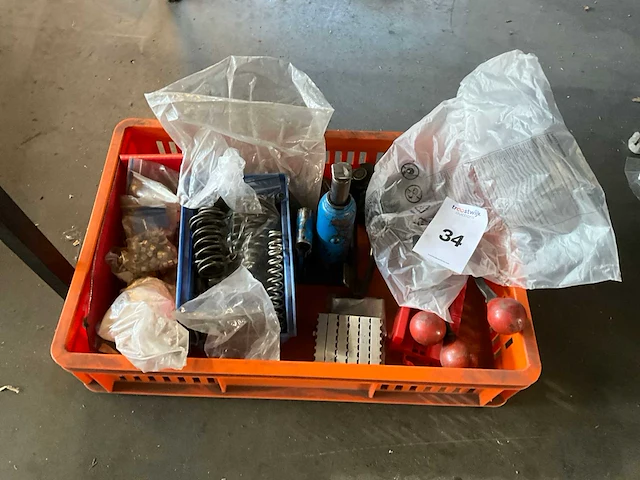Diverse bevestigingsmaterialen - afbeelding 1 van  3