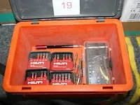 Diverse bitjes in kunststoffen koffer - afbeelding 1 van  2