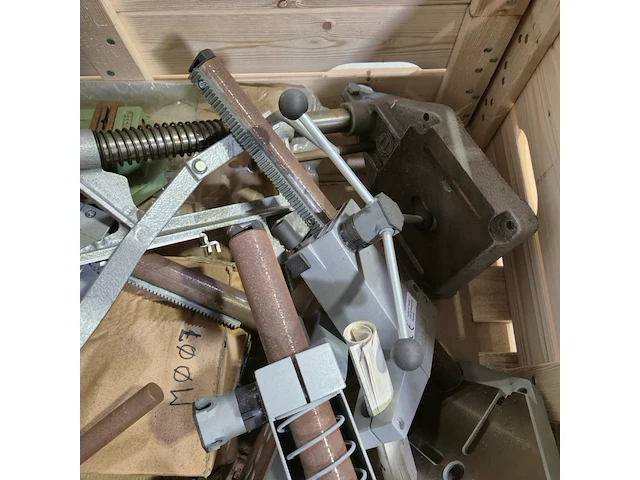 Diverse boormachine standaards en werkstukklemmen, o.a. metabo - afbeelding 4 van  7