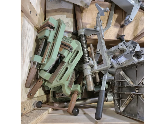 Diverse boormachine standaards en werkstukklemmen, o.a. metabo - afbeelding 5 van  7