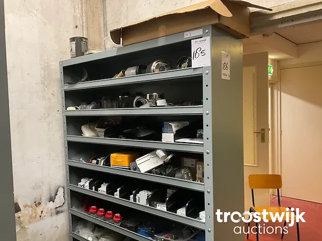 Diverse boot onderdelen en installatie materialen - afbeelding 1 van  6