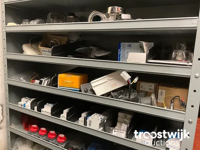 Diverse boot onderdelen en installatie materialen - afbeelding 3 van  6