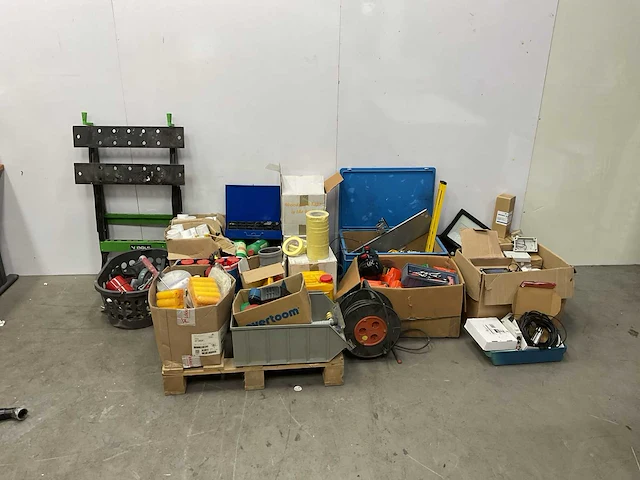 Diverse bouwmaterialen - afbeelding 1 van  12