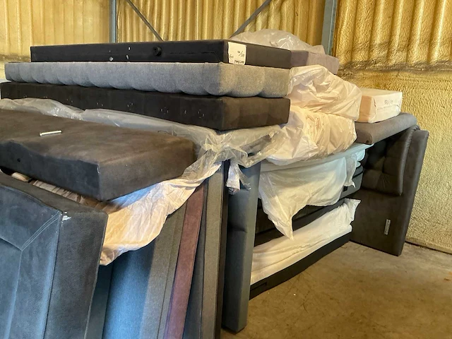 Diverse boxspring (3x) - afbeelding 14 van  17