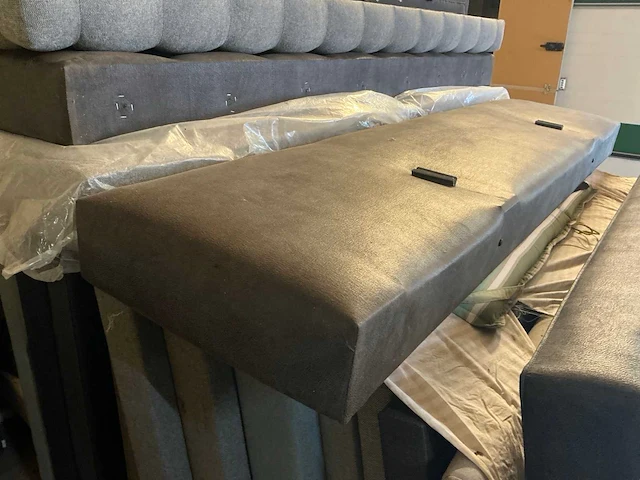 Diverse boxspring (3x) - afbeelding 15 van  17