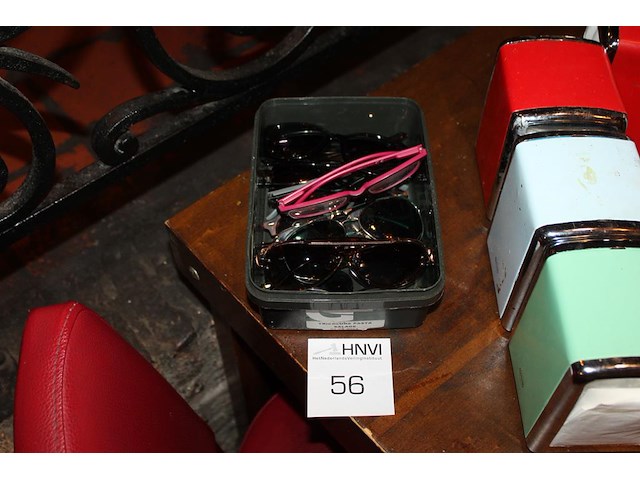 Diverse brillen in kunststoffen bak 11 stuks. - afbeelding 1 van  2