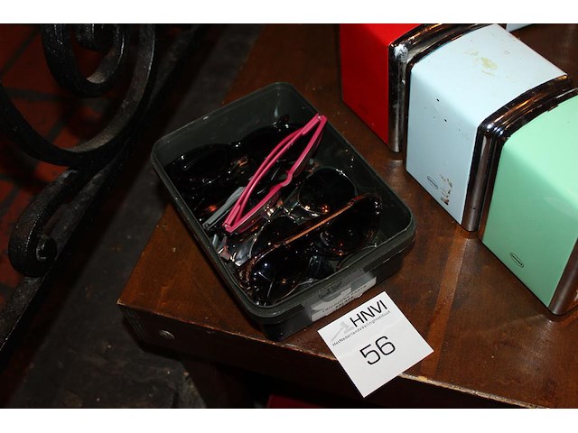 Diverse brillen in kunststoffen bak 11 stuks. - afbeelding 2 van  2