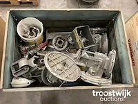 Diverse buitenboordmotor onderdelen - afbeelding 1 van  5