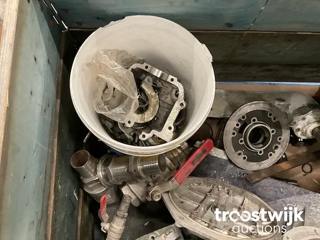 Diverse buitenboordmotor onderdelen - afbeelding 2 van  5