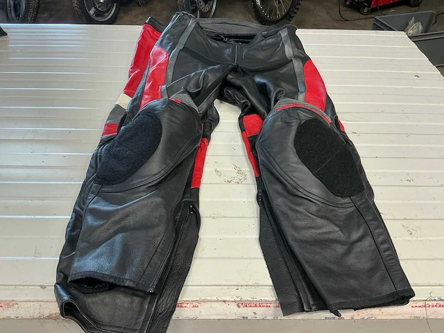 Diverse buse motorbroek (2x) - afbeelding 1 van  7
