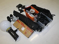 Diverse cameraproducten waaronder studioflitser mettle, statieven, softbox, 2 x pro battery grip meike t.b.... - afbeelding 1 van  7