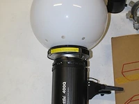 Diverse cameraproducten waaronder studioflitser mettle, statieven, softbox, 2 x pro battery grip meike t.b.... - afbeelding 2 van  7