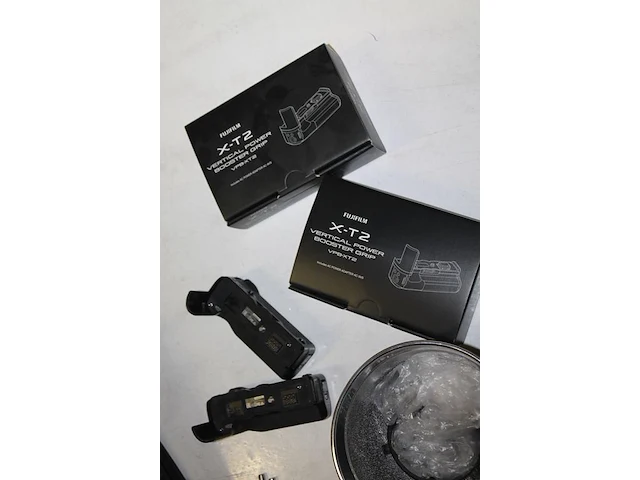 Diverse cameraproducten waaronder studioflitser mettle, statieven, softbox, 2 x pro battery grip meike t.b.... - afbeelding 4 van  7