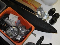 Diverse cameraproducten waaronder studioflitser mettle, statieven, softbox, 2 x pro battery grip meike t.b.... - afbeelding 5 van  7