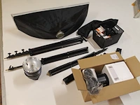 Diverse cameraproducten waaronder studioflitser mettle, statieven, softbox, pro battery grip meike t.b.v. x...