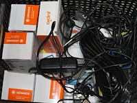 Diverse cameraproducten waaronder studioflitser mettle, statieven, softbox, pro battery grip meike t.b.v. x... - afbeelding 4 van  4