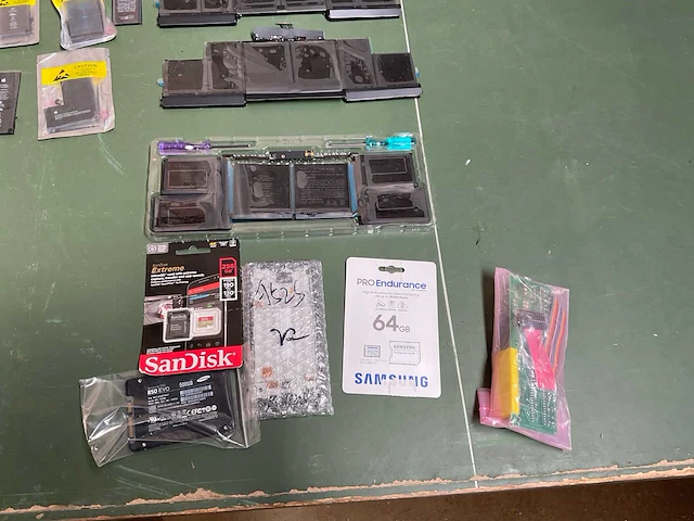 Diverse computeronderdelen (32x) - afbeelding 11 van  13