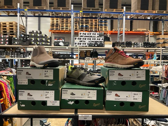 Diverse danner schoenen (5x) - afbeelding 1 van  4