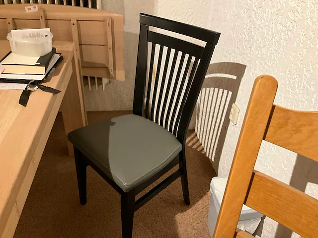 Diverse eetkamerstoelen (4x) - afbeelding 2 van  3