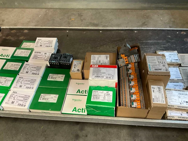 Diverse elektramaterialen (276x) - afbeelding 2 van  11