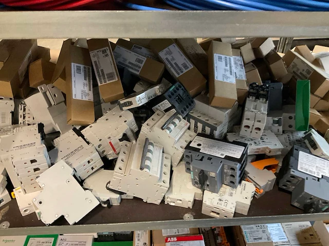 Diverse elektramaterialen (276x) - afbeelding 9 van  11