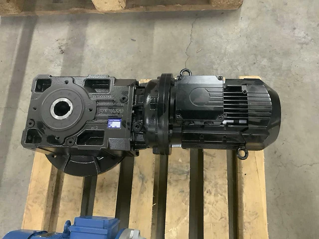 Diverse elektromotor “ongebruikt” (3x) - afbeelding 11 van  16