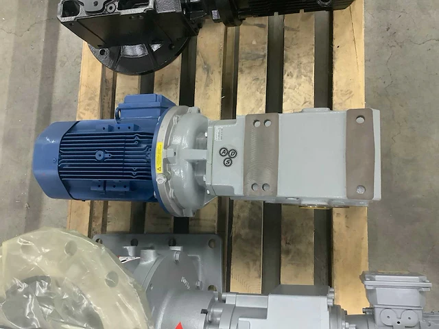 Diverse elektromotor “ongebruikt” (3x) - afbeelding 15 van  16