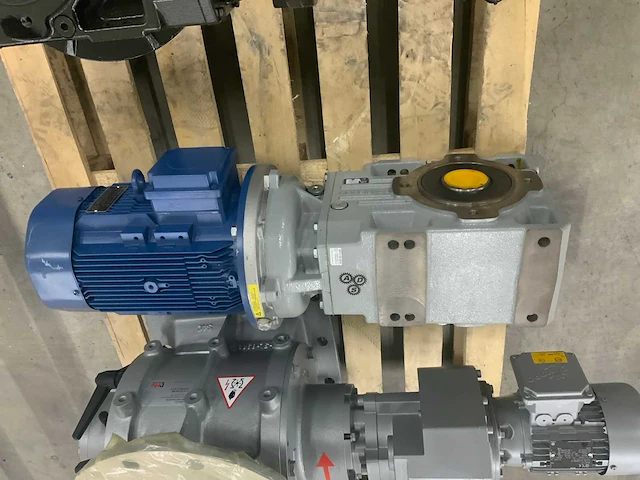 Diverse elektromotor “ongebruikt” (3x) - afbeelding 16 van  16