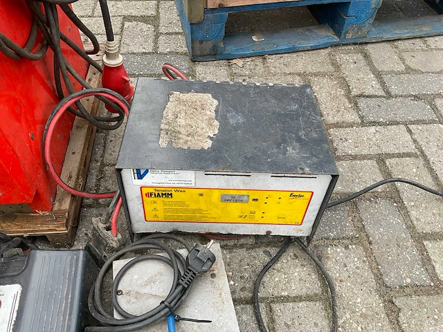 Diverse enersys, mgx, zivan, deta, hoppecke acculader (6x) - afbeelding 2 van  10