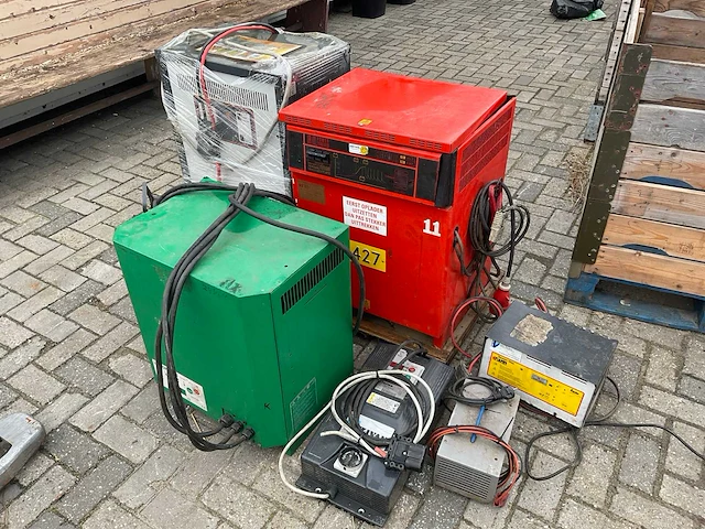 Diverse enersys, mgx, zivan, deta, hoppecke acculader (6x) - afbeelding 1 van  10