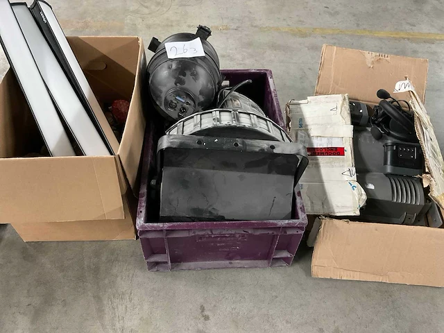 Diverse feestverlichting en intercomsysteem - afbeelding 1 van  9