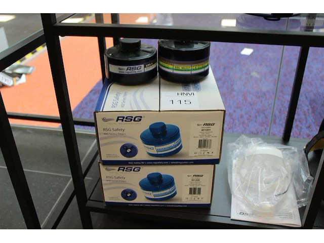 Diverse filters in en op twee dozen rsg - afbeelding 1 van  2