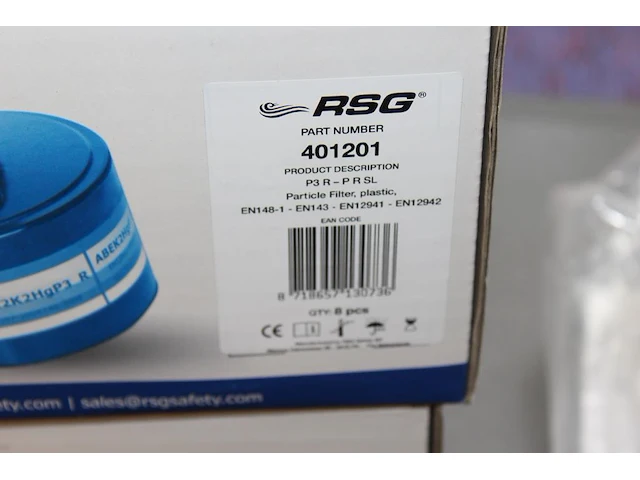 Diverse filters in en op twee dozen rsg - afbeelding 2 van  2