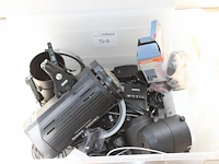 Diverse fotocamera-gerelateerde producten waaronder flitslamp mettle 400 q, acculader canon in kunststof kr... - afbeelding 1 van  2