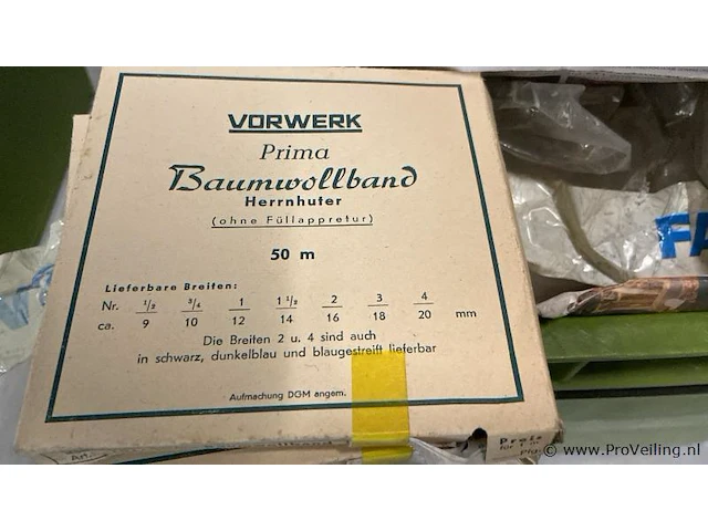 Diverse fournituren in kist - afbeelding 4 van  4