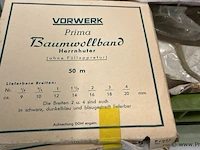 Diverse fournituren in kist - afbeelding 4 van  4