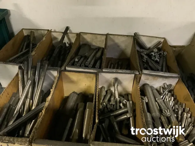 Diverse frees / boor- en tapgereedschappen - afbeelding 7 van  9
