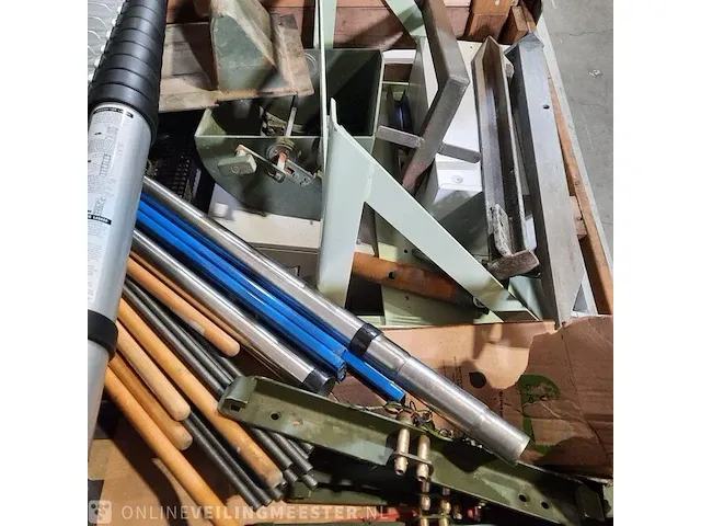 Diverse garage en werkplaatsinventaris - afbeelding 4 van  5