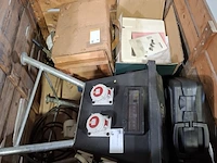 Diverse garage inventaris en 1x stroompaddestoel, o.a metabo, o.a dsd200 - afbeelding 2 van  9
