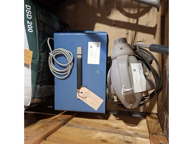 Diverse garage inventaris en 1x stroompaddestoel, o.a metabo, o.a dsd200 - afbeelding 8 van  9