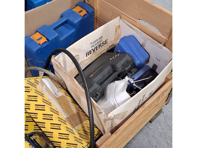 Diverse garage inventaris en pneumatisch gereedschap, o.a atlas copco, value - afbeelding 3 van  8