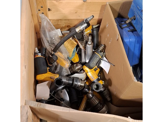 Diverse garage inventaris en pneumatisch gereedschap, o.a atlas copco, value - afbeelding 4 van  8